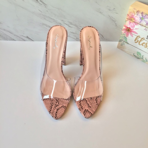 ✨2 Sizes left ✨ Clear Strap Block Heel - Picture 4 of 8